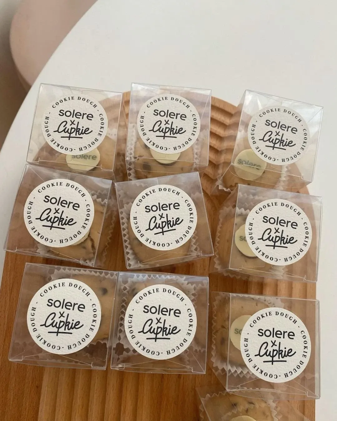 Bouchées emballées avec sticker Solere x Cupkie