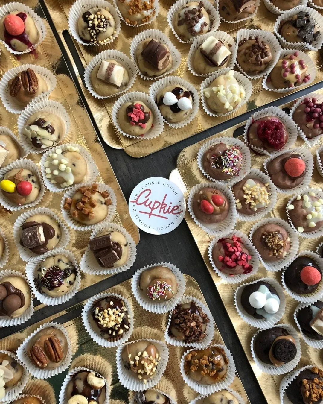 Plateaux de bouchées de cookie dough assorties